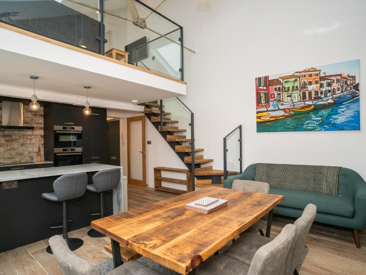 Pass The Keys Stunning 3 Bed Loft Style Apt With Free Parking EDI Exterior foto