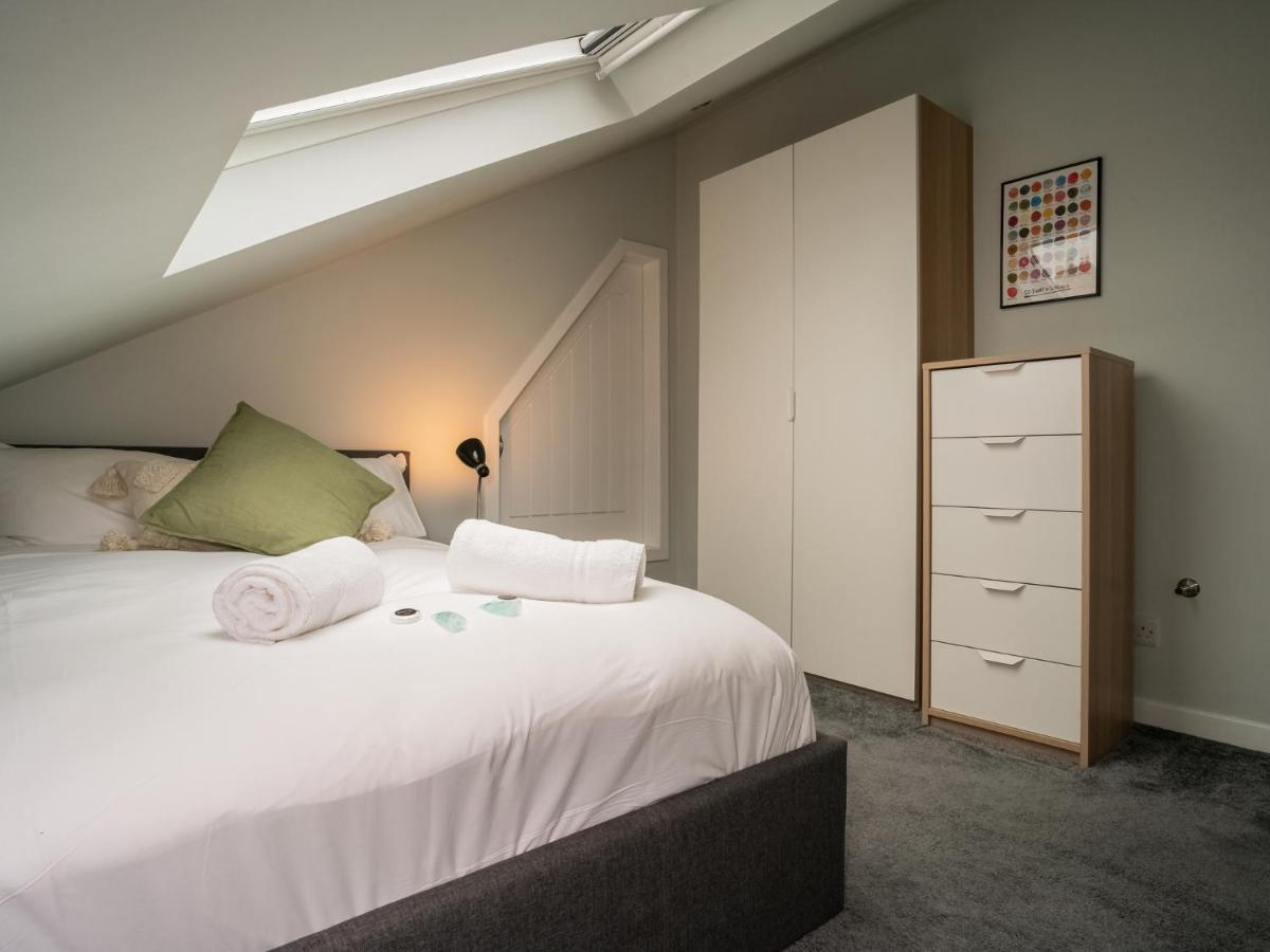 Pass The Keys Stunning 3 Bed Loft Style Apt With Free Parking EDI Exterior foto